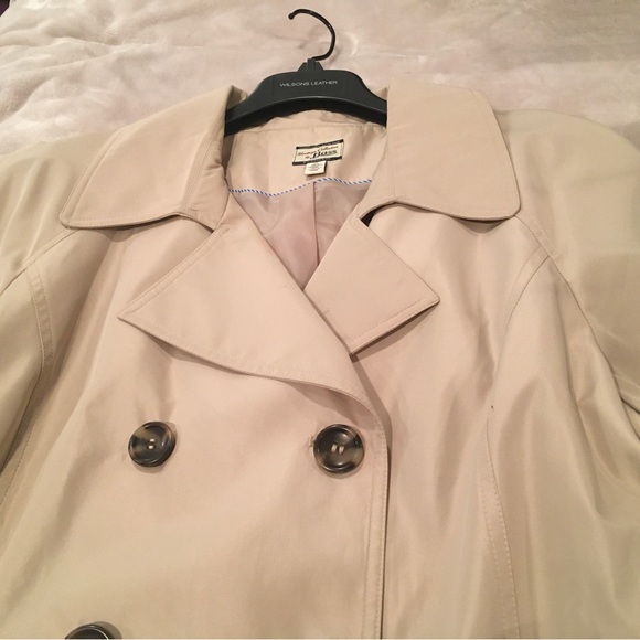 HERITAGE COLLECTION BY BASS DOUBLE BREASTED RAIN JACKET WITH TIE BELT. SIZE XL. - Picture 8 of 12